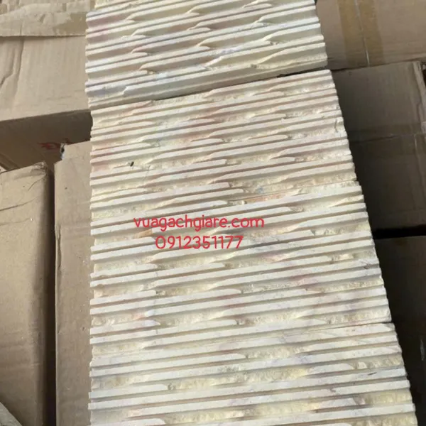 Đá Tự Nhiên 10x20 Ốp Lát Giá Rẻ răng lược vàng
