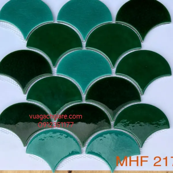 Gạch Mosaic Thuỷ Tinh Vỉ 30x30 vảy cá màu xanh lá đậm men rạn MHF217