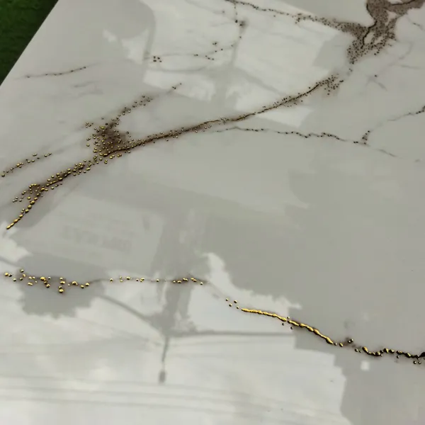 Gạch Đá Ốp Tường Khắc Kim 40x80 Cao Cấp Trung Quốc trắng vân đá nhũ vàng 48806