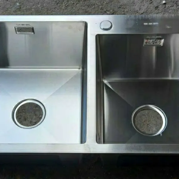 Chậu Rửa Chén Inox 304 2 ngăn vuông lớn nhỏ 8245