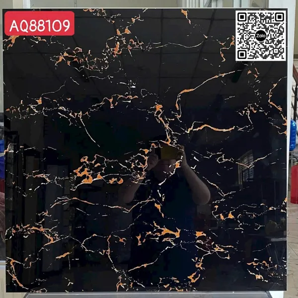 Gạch Đá 80x80 Ốp Lát Giá Rẻ đen vân cam AQ88109