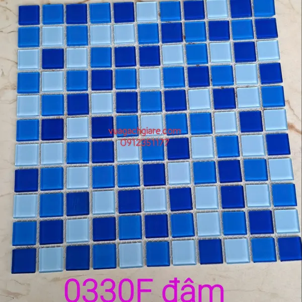 Gạch Mosaic Thuỷ Tinh Giá Rẻ trắng xanh dương đậm nhạt 25001