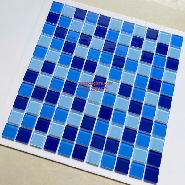 Gạch Mosaic Thuỷ Tinh Giá Rẻ trắng xanh dương đậm nhạt 25001
