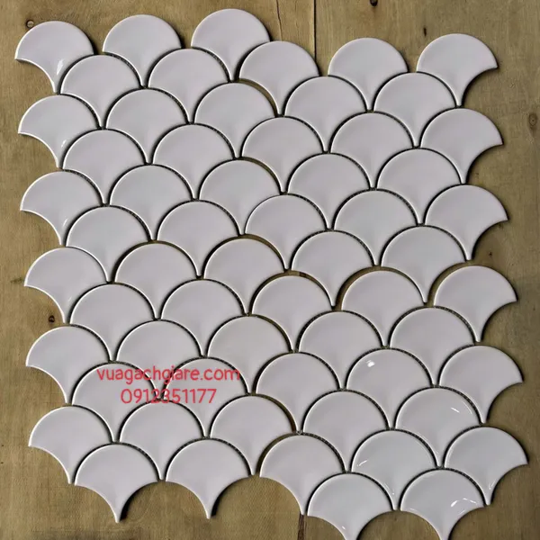 Gạch Mosaic Thuỷ Tinh Vỉ 30x30 vảy cá màu hồng nhạt