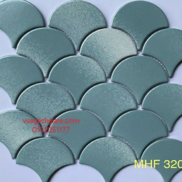 Gạch Mosaic Thuỷ Tinh Vỉ 30x30 vảy cá màu xám MHF320