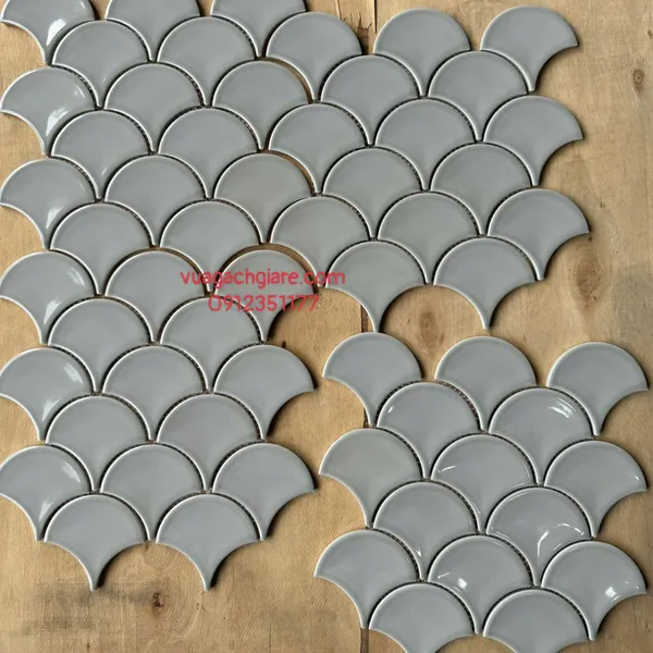 Gạch Mosaic Thuỷ Tinh Vỉ 30x30 vảy cá màu xám
