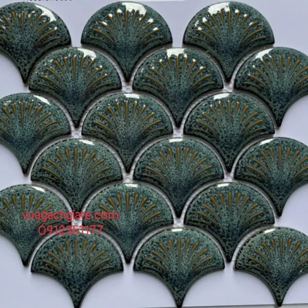 Gạch Mosaic Thuỷ Tinh Vỉ 30x30 vảy cá màu xanh coban tia chớp vàng MHF02