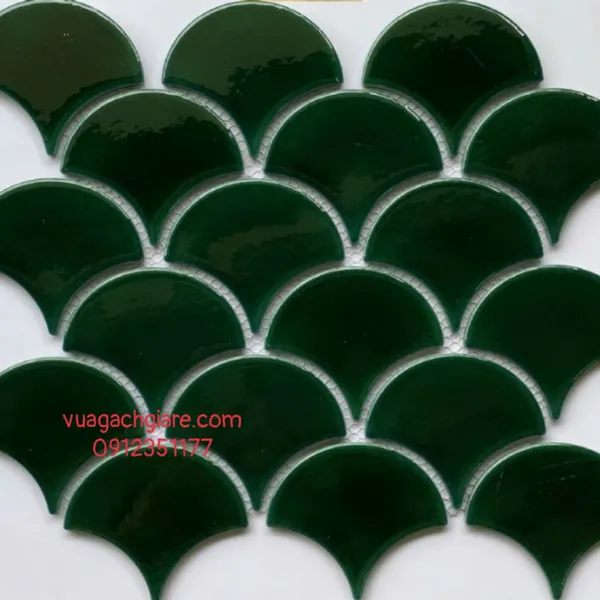 Gạch Mosaic Thuỷ Tinh Vỉ 30x30 vảy cá màu xanh lá đậm men rạn MHF217