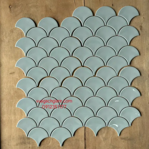 Gạch Mosaic Thuỷ Tinh Vỉ 30x30 vảy cá màu xám ghi