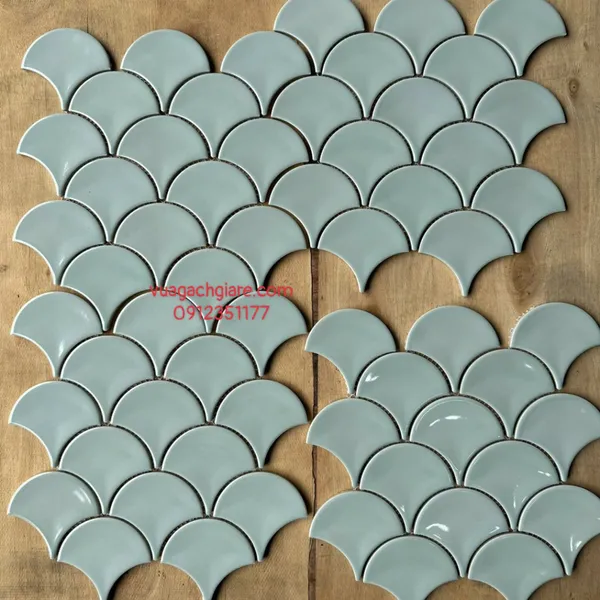 Gạch Mosaic Thuỷ Tinh Vỉ 30x30 vảy cá màu xám ghi