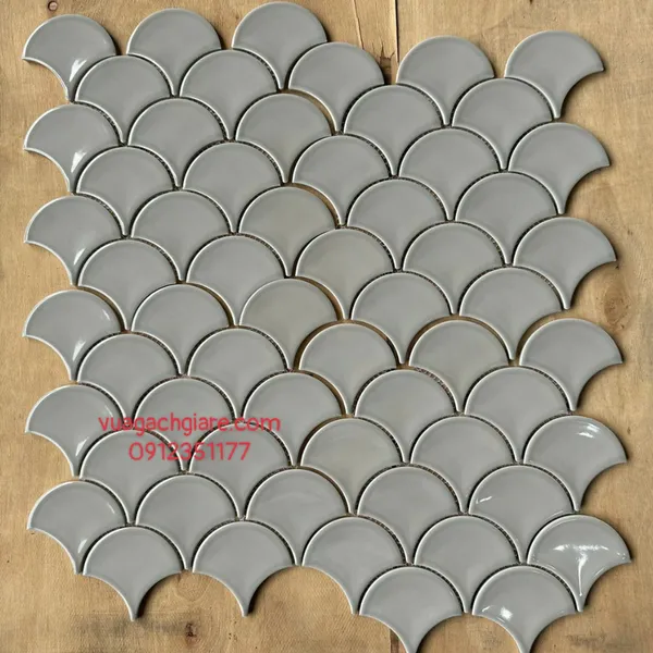 Gạch Mosaic Thuỷ Tinh Vỉ 30x30 vảy cá màu xám