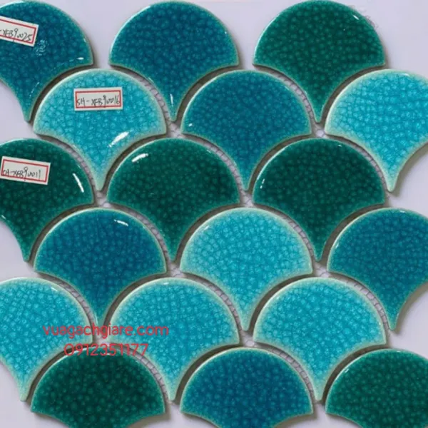 Gạch Mosaic Thuỷ Tinh Vỉ 30x30 vảy cá màu xanh dương men rạn MHF16