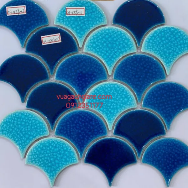 Gạch Mosaic Thuỷ Tinh Vỉ 30x30 vảy cá màu xanh coban men rạn