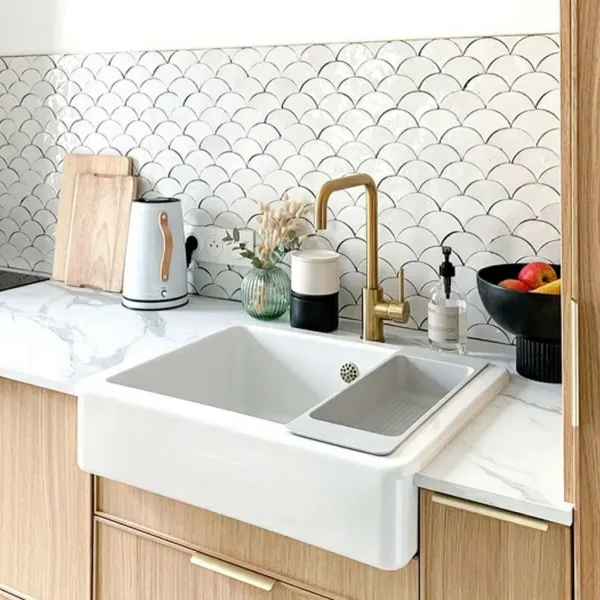 Gạch Mosaic Thuỷ Tinh Vỉ 30x30 vảy cá màu trắng