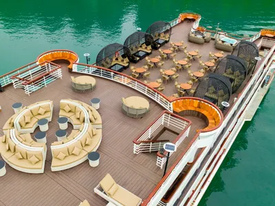 Khám Phá Vẻ Đẹp Hạ Long Hè 2024: Trải Nghiệm Sang Trọng Cùng Ambassador Cruise