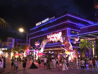 Khám Phá Sự Sôi Động Tại LALA TOWN ở Flamingo Ibiza Hải Tiến