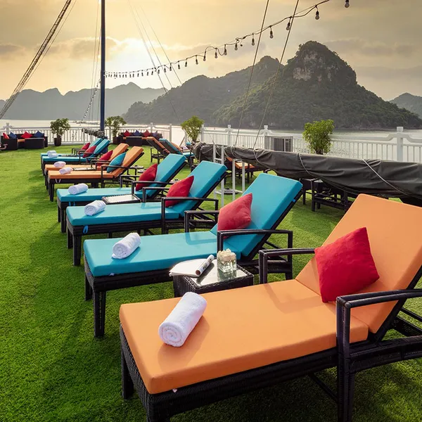 [VOUCHER] VERDURE LOTUS PREMIUM & LUXURY CRUISE 5 SAO - Trải nghiệm 5 sao khám phá vẻ đẹp kỳ vĩ của Vịnh Hạ Long và Vịnh Lan Hạ