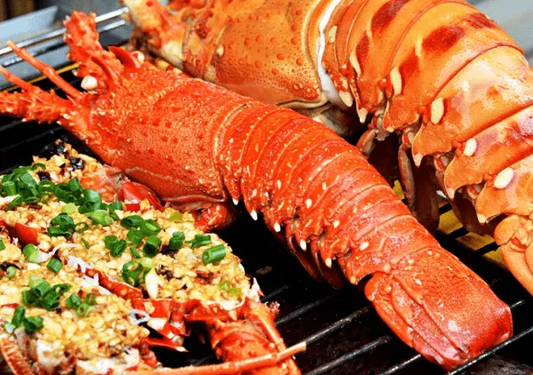 Quán ăn nào ngon và nổi tiếng tại bãi Dài Nha Trang với hải sản?