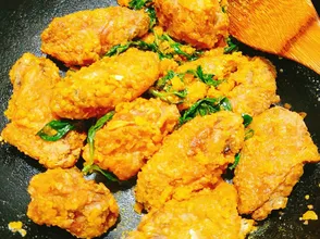 Gà chiên sốt lòng đỏ trứng muối