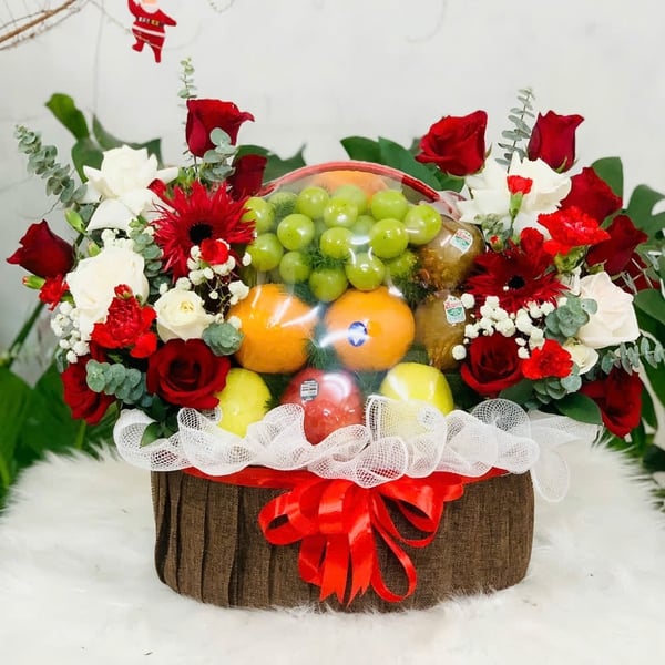 Giỏ Quà Trái Cây Tươi Ngon - Biếu Tặng Sang Trọng Tại TP.HCM