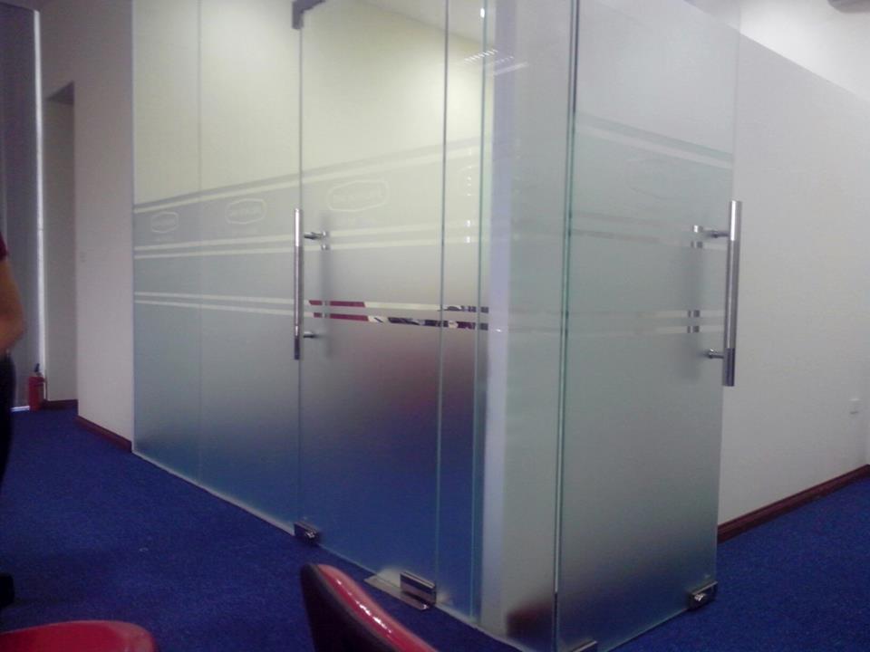 Dán decal tạo nên sự khác biệt trong trang trí nội thất văn phòng