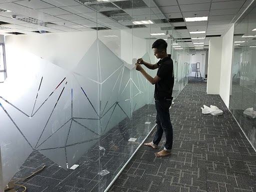 Thi công giấy dán kính văn phòng
