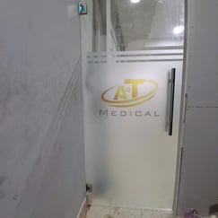 Dán decal in logo kết hợp cắt sọc