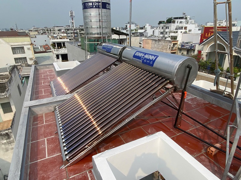 Bàn giao Máy nước nóng mặt trời Bình Minh 180L tại Tân Phú Bàn giao Máy nước nóng mặt trời Bình Minh 180L tại Tân Phú