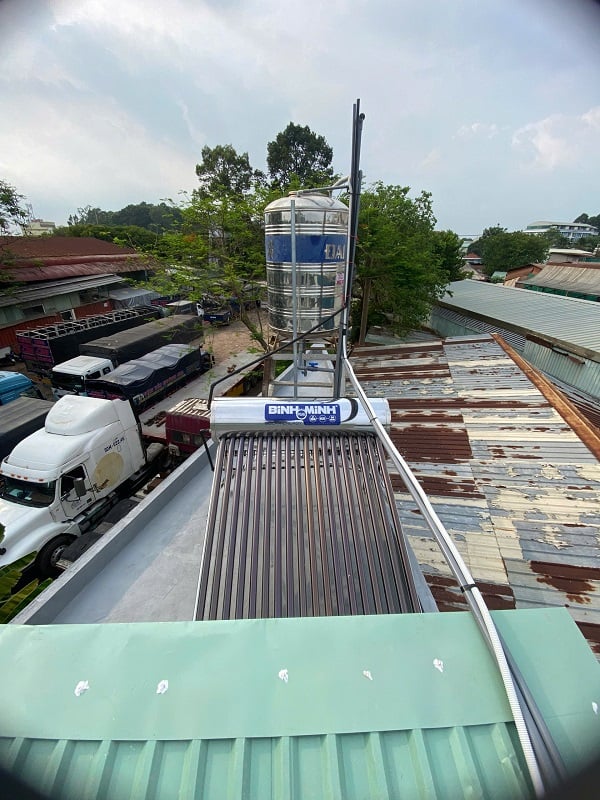 Trọn bộ Máy NLMT Bình Minh 180L tại Gò Vấp Trọn bộ Máy NLMT Bình Minh 180L tại Gò Vấp