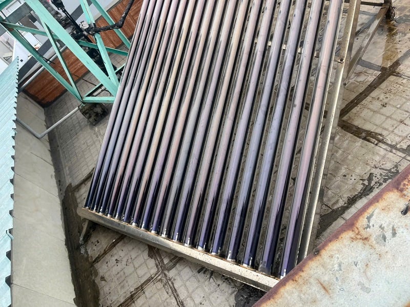 Bình bảo ôn 18 ống bị chảy nước Bình bảo ôn 18 ống bị chảy nước