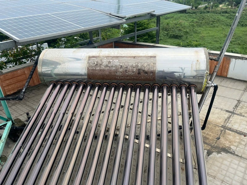 Bình bảo ôn 18 ống bị chảy nước Bình bảo ôn 18 ống bị chảy nước