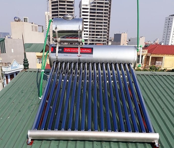 Lắp máy nước nóng năng lượng mặt trời trên mái tôn An toàn Lắp máy nước nóng năng lượng mặt trời trên mái tôn An toàn