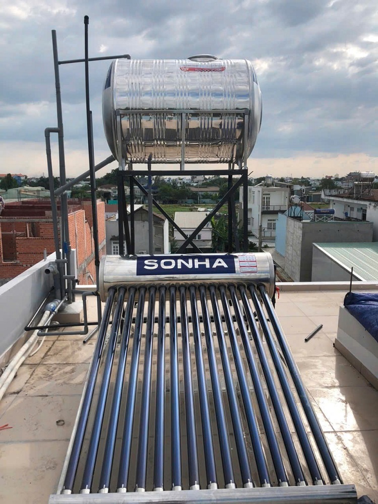 Trọn bộ Sản phẩm Máy nước nóng mặt trời và Bồn nước Sơn Hà Trọn bộ Sản phẩm Máy nước nóng mặt trời và Bồn nước Sơn Hà