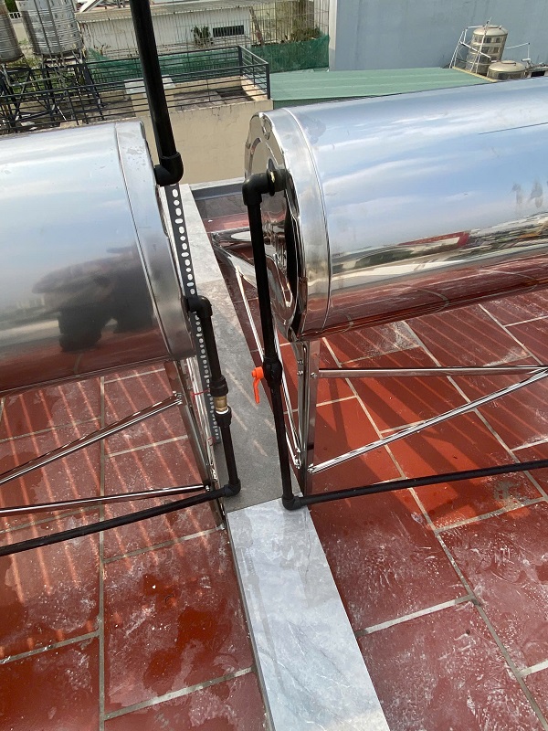 Kết nối đường ống Bộ đôi Máy nước nóng mặt trời Bình Minh Kết nối đường ống Bộ đôi Máy nước nóng mặt trời Bình Minh