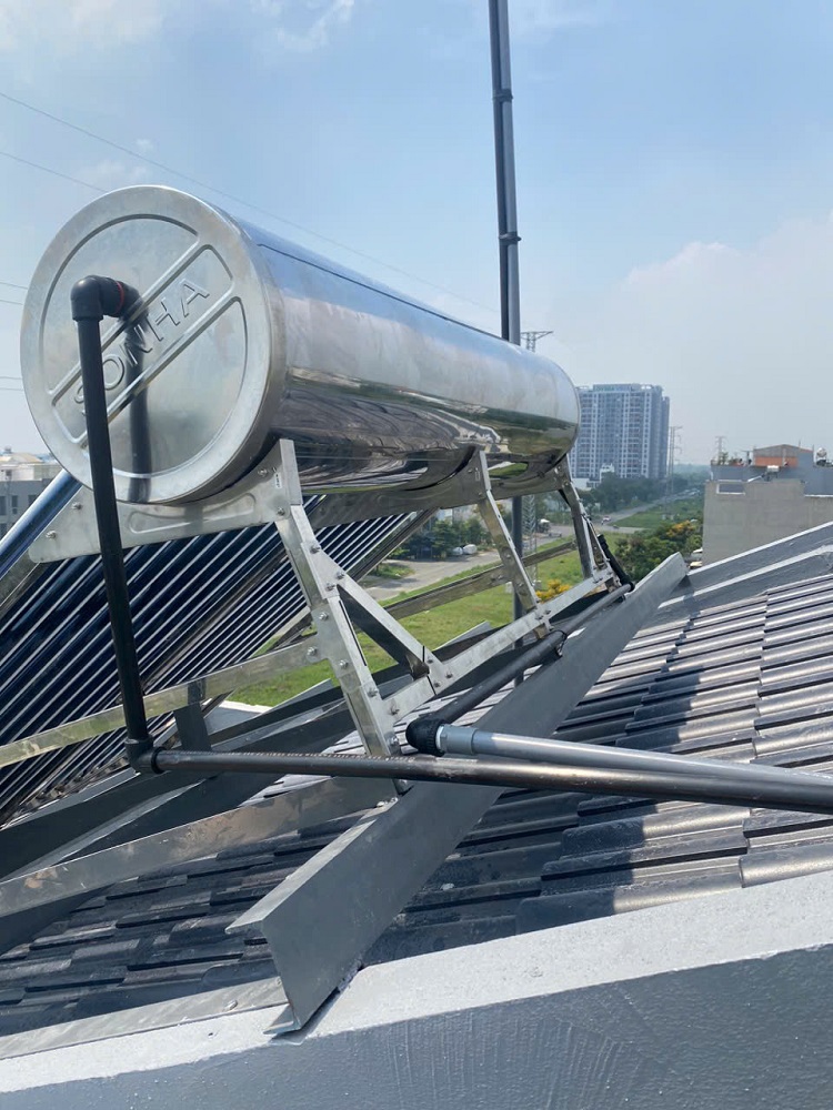 Gia cố chân đế Máy nước nóng mặt trời trên mái nghiêng Gia cố chân đế Máy nước nóng mặt trời trên mái nghiêng