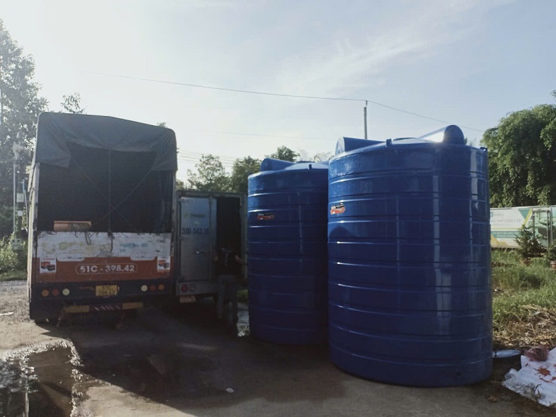 Giao hàng bồn nhựa Sơn Hà SUKA 10000L (10m3) ĐỨng Giao hàng bồn nhựa Sơn Hà SUKA 10000L (10m3) ĐỨng