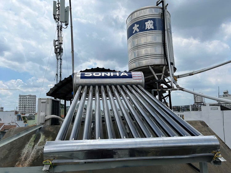 Hoàn thiện Máy nước nóng mặt trời Sơn Hà Gold 120L tại TPHCM Hoàn thiện Máy nước nóng mặt trời Sơn Hà Gold 120L tại TPHCM