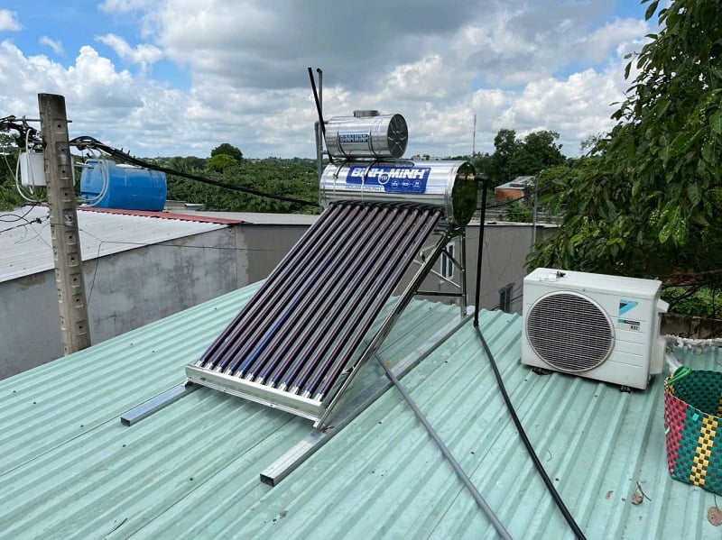 Lắp Bồn phụ giúp nhẹ Mái tôn hơn Bồn nước Lắp Bồn phụ giúp nhẹ Mái tôn hơn Bồn nước