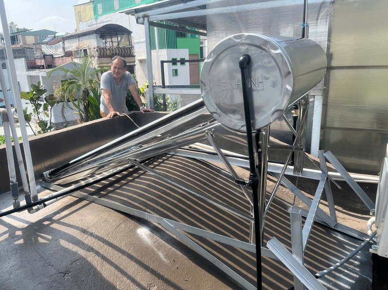 Đặt khung chân Máy trên khung gia cố sẵn Đặt khung chân Máy trên khung gia cố sẵn