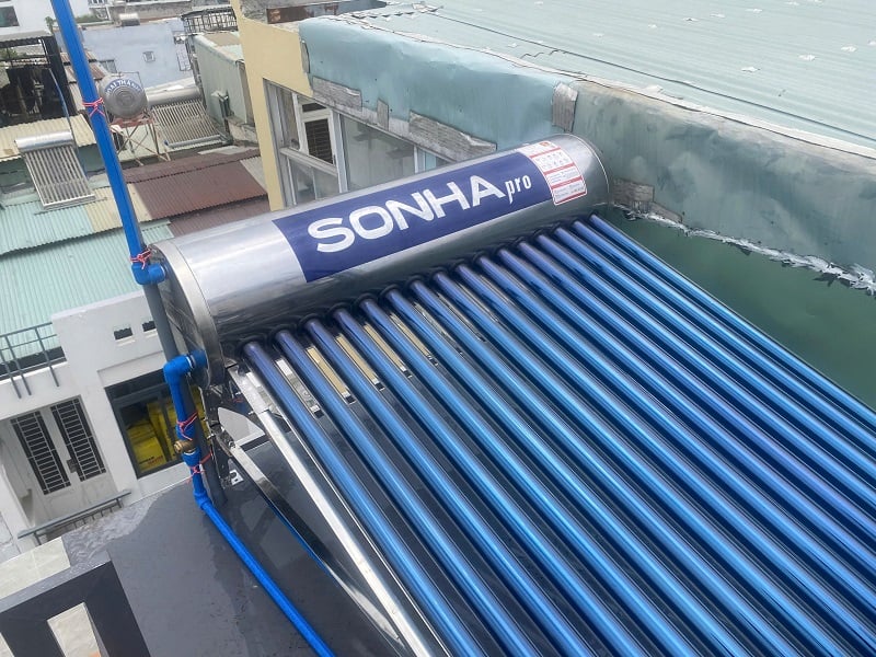 Thi công đường ống Máy nước nóng mặt trời Sơn Hà Gold 160L Thi công đường ống Máy nước nóng mặt trời Sơn Hà Gold 160L