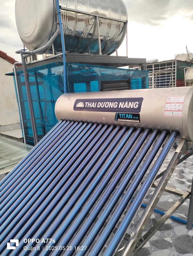 Hình ảnh lắp đặt máy nước nóng Sơn Hà TITAN ống dầu thực tế Hình ảnh lắp đặt máy nước nóng Sơn Hà TITAN ống dầu thực tế