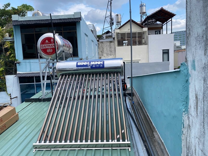 Bàn giao Máy nước nóng mặt trời 180L tại Gò Vấp Bàn giao Máy nước nóng mặt trời 180L tại Gò Vấp