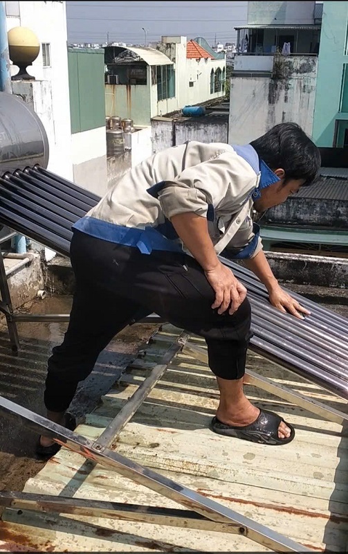 Tháo máy cũ để vệ sinh Tháo máy cũ để vệ sinh