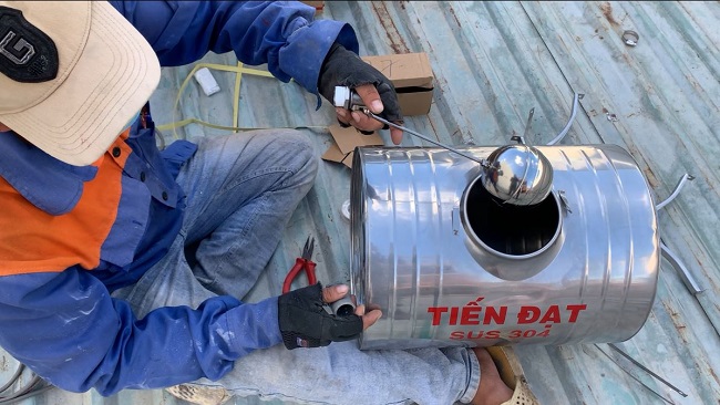 Lắp phao cơ cho bồn nước phụ Lắp phao cơ cho bồn nước phụ