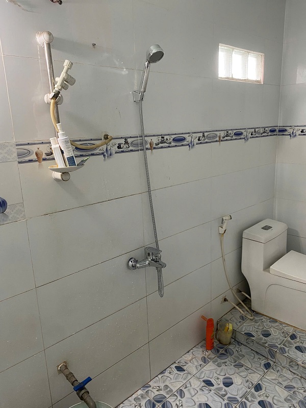 Lắp vòi sen tắm Nóng Lạnh Lắp vòi sen tắm Nóng Lạnh