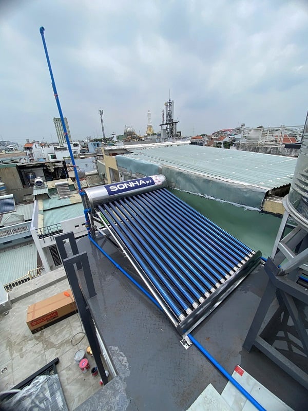 Bàn giao Máy nước nóng mặt trời Sơn Hà Gold 160L Bàn giao Máy nước nóng mặt trời Sơn Hà Gold 160L