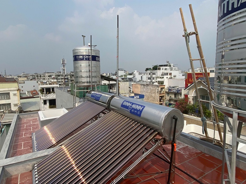 Hoàn thiện Máy nước nóng mặt trời Bình Minh 180l-18 ống Hoàn thiện Máy nước nóng mặt trời Bình Minh 180l-18 ống