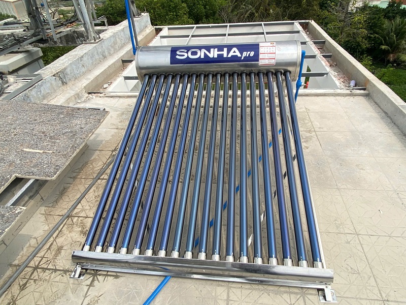 Bàn giao Máy nước nóng NLMT Sơn Hà 180L Bàn giao Máy nước nóng NLMT Sơn Hà 180L