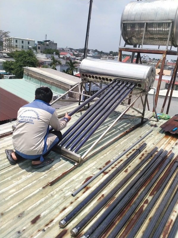 Vệ sinh máy nước nóng năng lượng mặt trời Vệ sinh máy nước nóng năng lượng mặt trời