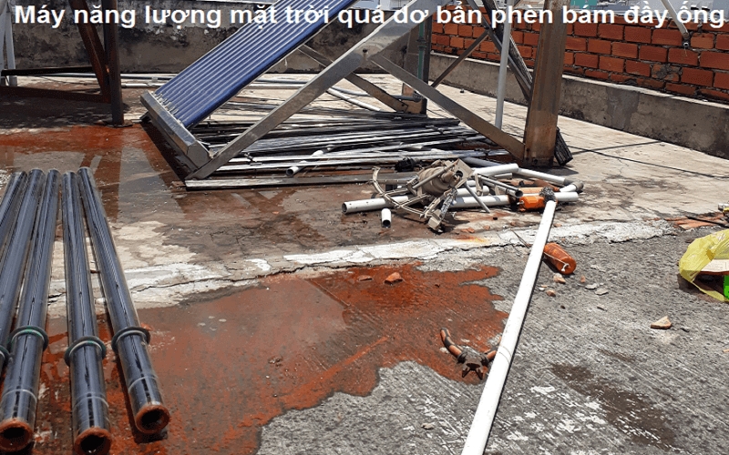 Máy nước nóng NLMT cũ bị đóng cặn Máy nước nóng NLMT cũ bị đóng cặn